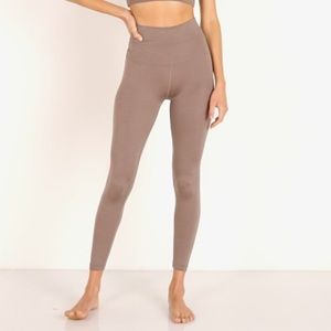 Beyond Yoga Caught in the Midi Legging - Mocha